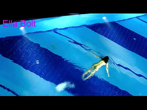 ❤️ No puedo dejar de mirar, joven rubia pillada nadando desnuda en la piscina del complejo ELLA BOLT ☑ Porno ruso en es.amourpassionfever.ru ❌️